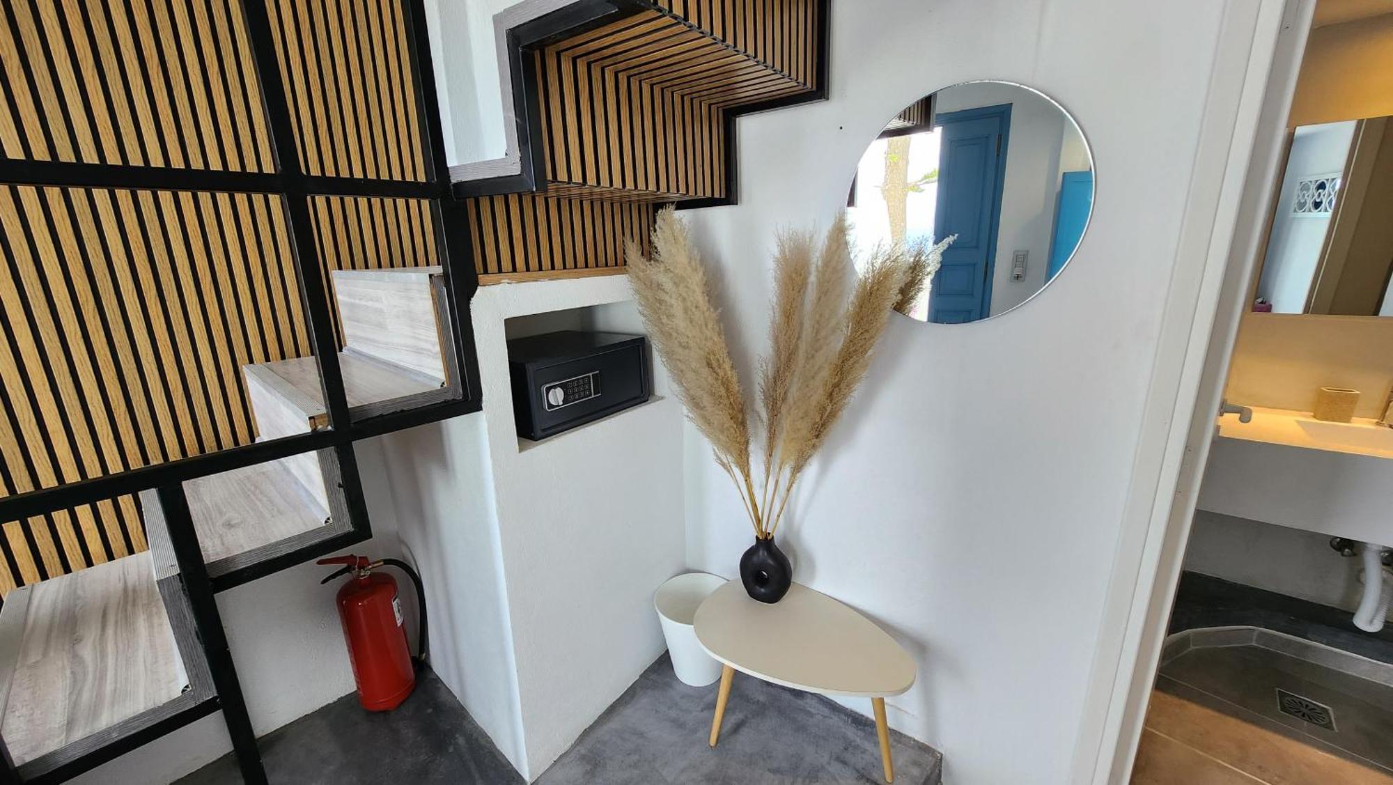 Euphoria Suites & Deluxe Studios Fira  Eksteriør bilde